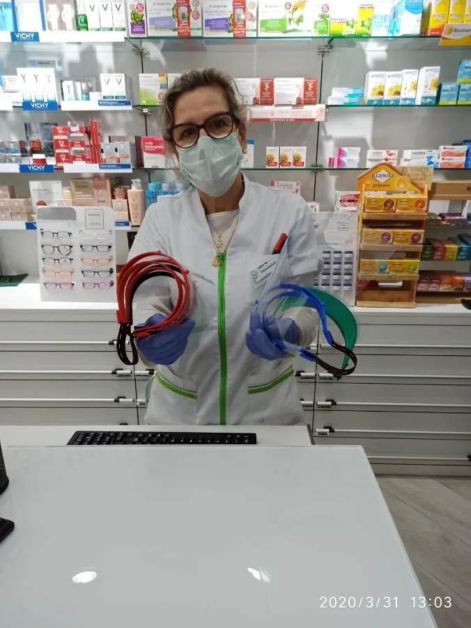 Foto 11 - Las pantallas protectoras de Resistencia Salamanca ayudan a sanitarios y peque&ntilde;os negocios
