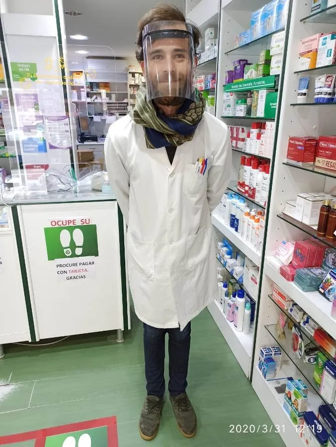 Foto 10 - Las pantallas protectoras de Resistencia Salamanca ayudan a sanitarios y peque&ntilde;os negocios