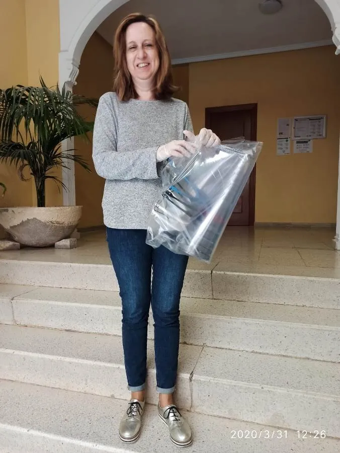 Foto 9 - Las pantallas protectoras de Resistencia Salamanca ayudan a sanitarios y peque&ntilde;os negocios