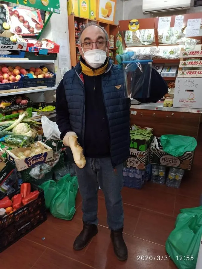 Foto 8 - Las pantallas protectoras de Resistencia Salamanca ayudan a sanitarios y peque&ntilde;os negocios