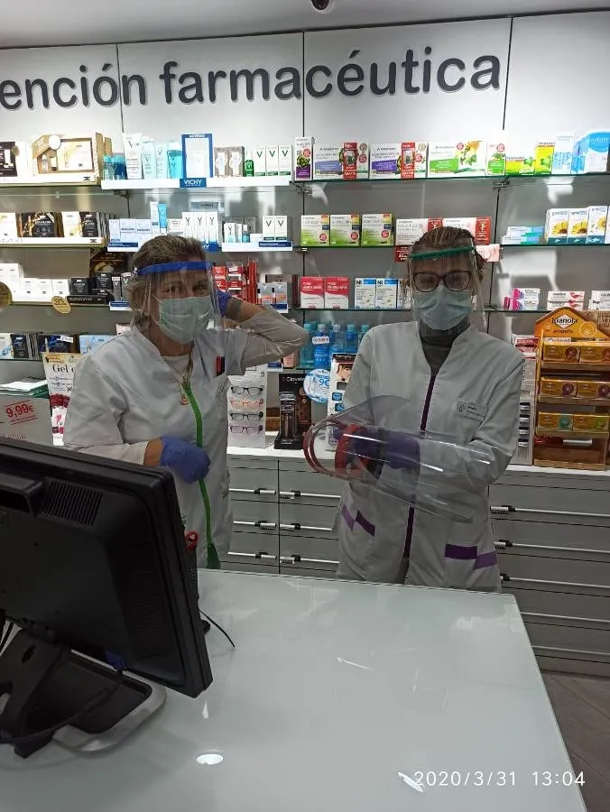 Foto 6 - Las pantallas protectoras de Resistencia Salamanca ayudan a sanitarios y peque&ntilde;os negocios