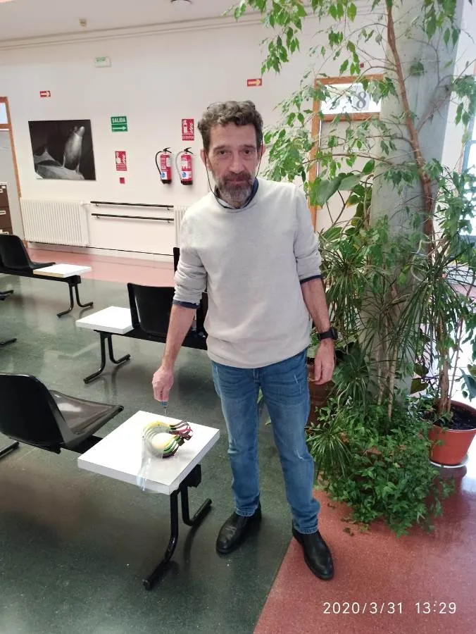 Foto 4 - Las pantallas protectoras de Resistencia Salamanca ayudan a sanitarios y peque&ntilde;os negocios