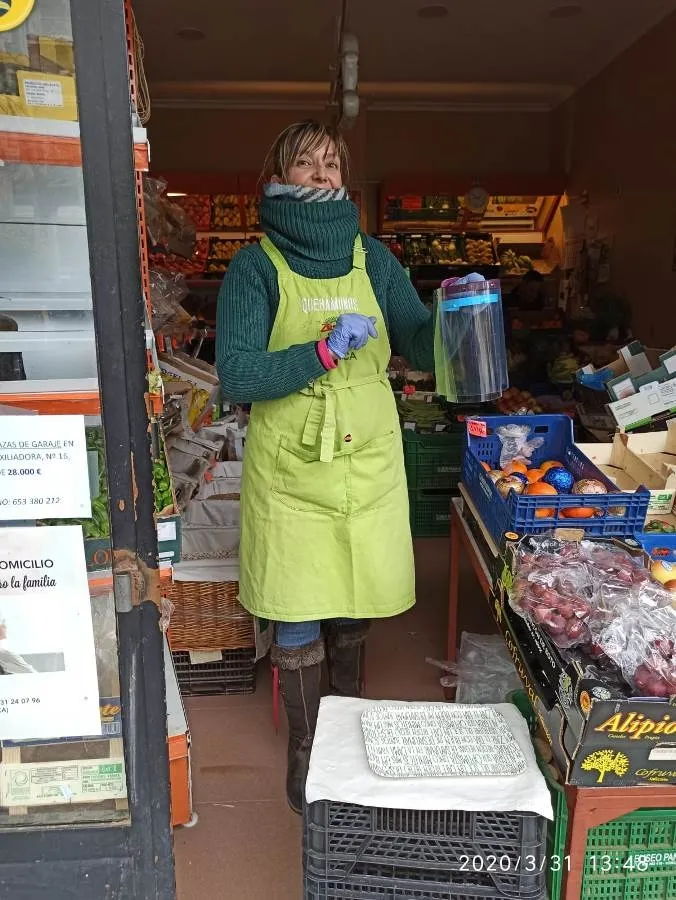 Foto 3 - Las pantallas protectoras de Resistencia Salamanca ayudan a sanitarios y peque&ntilde;os negocios