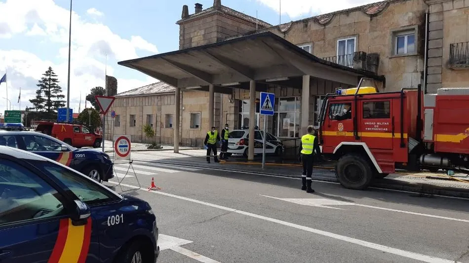 La UME desinfecta la Comisaría de Policía Nacional de Fuentes de Oñoro  