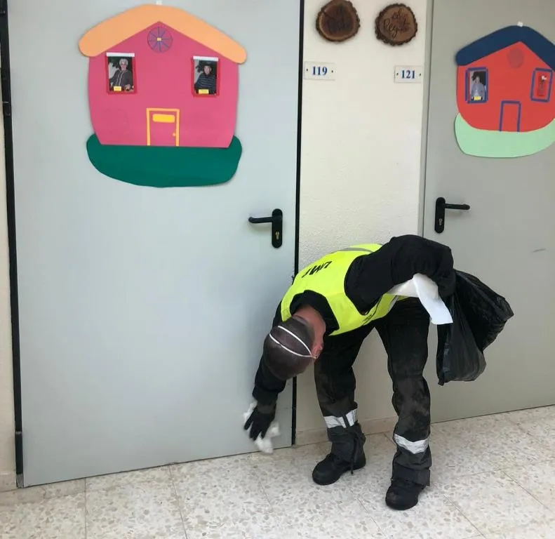 Foto 5 - Efectivos de la Unidad Militar de Emergencias act&uacute;an en residencias de Mir&oacute;briga y comarca  