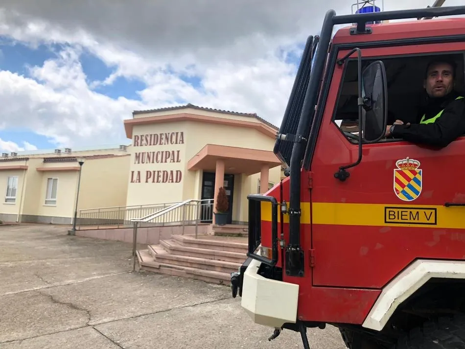 Foto 8 - Efectivos de la Unidad Militar de Emergencias act&uacute;an en residencias de Mir&oacute;briga y comarca  