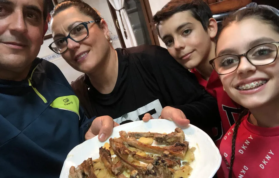 El presidente de ASAJA Salamanca, Juan Luis Delgado, junto a su familia