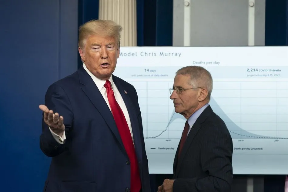 Donald Trumo y Anthony Fauci - Contacto