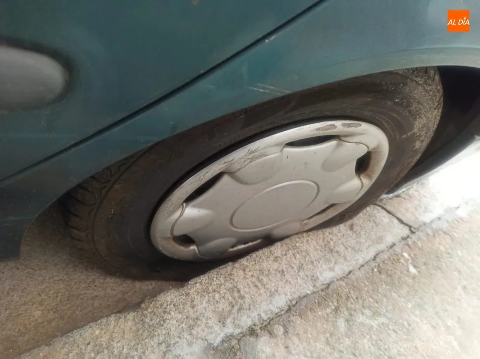 Foto 10 - Un vecino de Aldead&aacute;vila sufre nuevamente da&ntilde;os en su veh&iacute;culo  