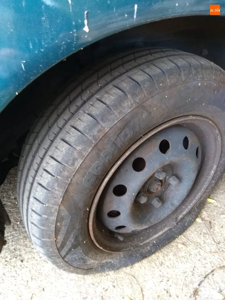 Foto 3 - Un vecino de Aldead&aacute;vila sufre nuevamente da&ntilde;os en su veh&iacute;culo  