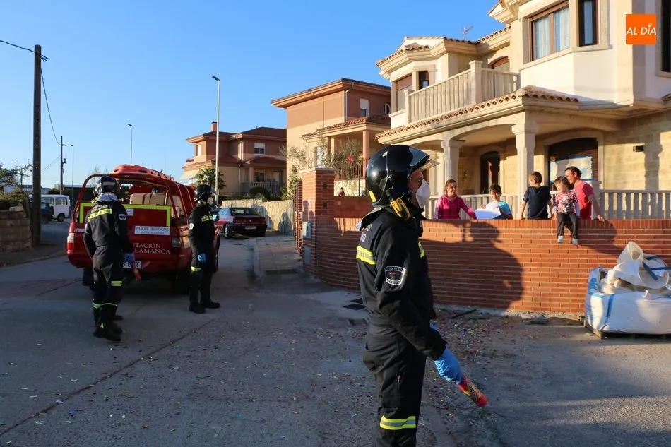 Foto 7 - Los Bomberos de Vitigudino felicitan a Fran por su 12 cumplea&ntilde;os  