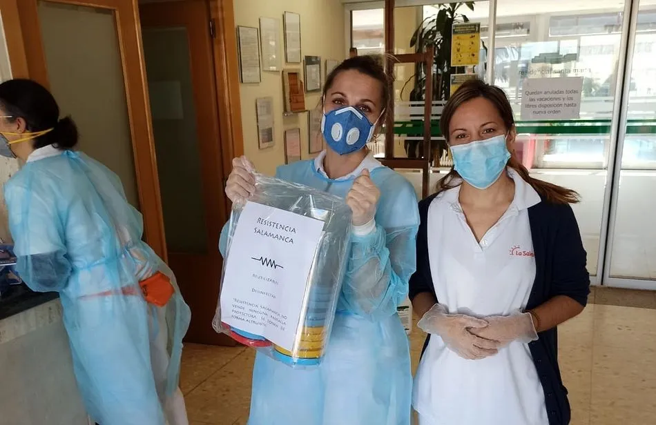 El grupo Resistencia Salamanca ya ha entregado 3.000 pantallas en centros sanitarios, residencias y establecimientos de todo tipo