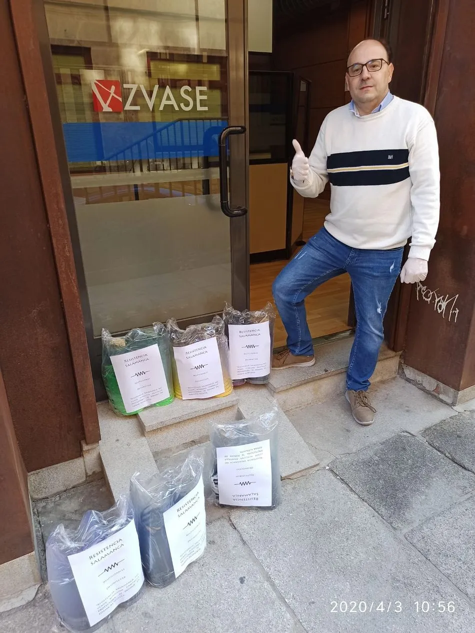 Foto 2 - Resistencia Salamanca supera las 3.000 pantallas de protecci&oacute;n entregadas