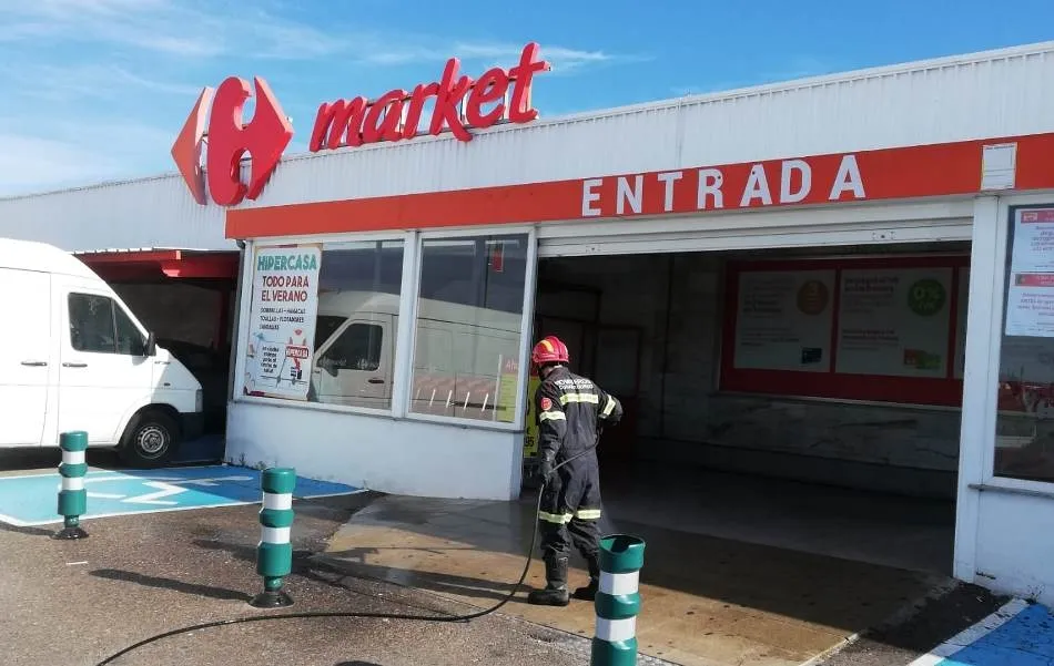 Foto 3 - Los Bomberos mirobrigenses contin&uacute;an con sus tareas de desinfecci&oacute;n por los pueblos  