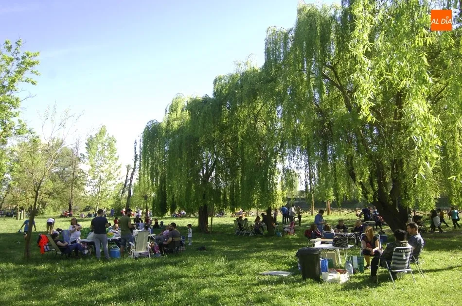El Lunes de Aguas al aire libre, nueva víctima social del coronavirus  