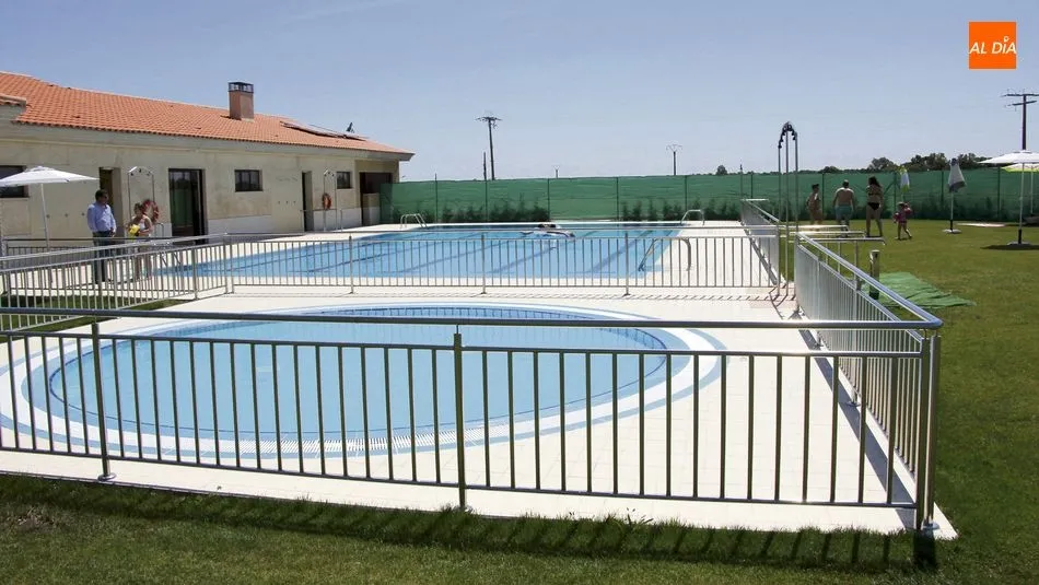 Las piscinas municipales se realizaron con fondos propios del Ayuntamiento  |  M. C.