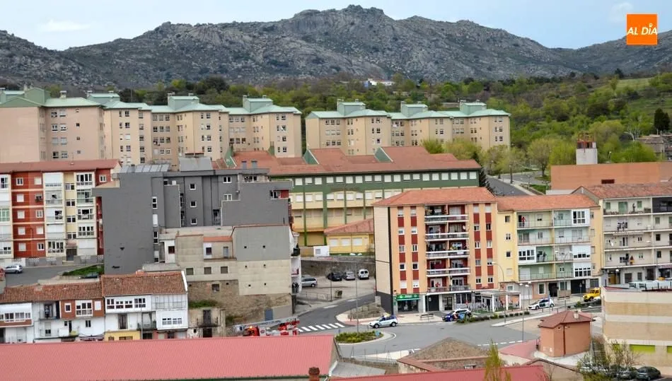 Caravana de Bomberos, ambulancias, Protección Civil, Policía Local, Cruz Roja, Policía Nacional y Guardia Civil