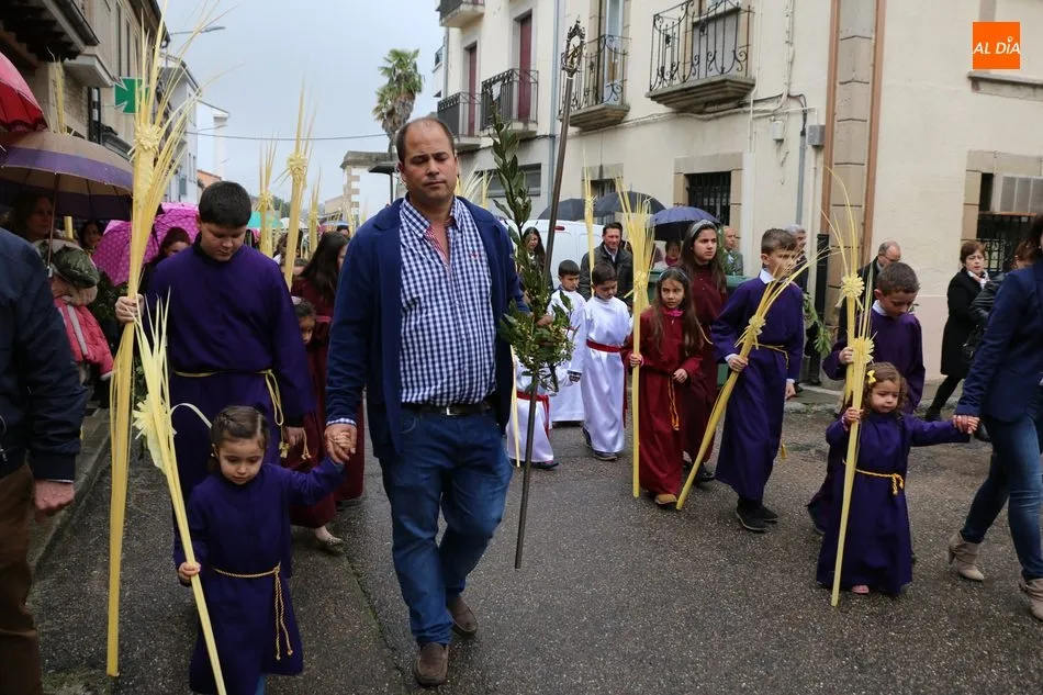 Foto 10 - Procesi&oacute;n del Domingo de Ramos en Vitigudino, los ni&ntilde;os son los protagonistas  