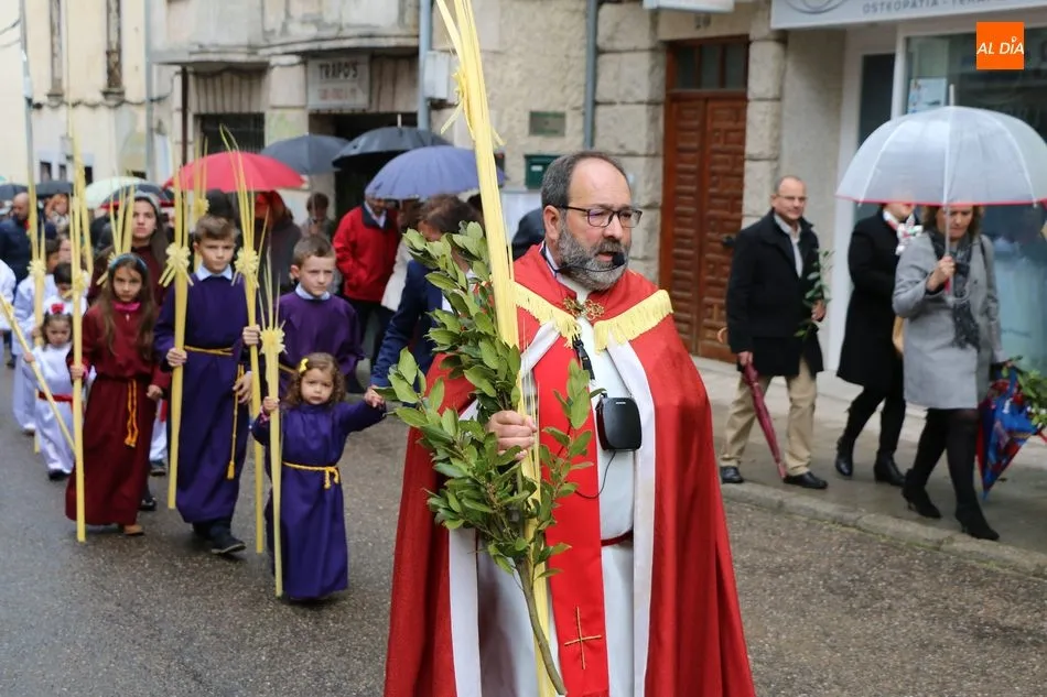 Foto 4 - Procesi&oacute;n del Domingo de Ramos en Vitigudino, los ni&ntilde;os son los protagonistas  