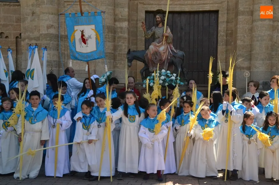 Foto 7 - La gran alegr&iacute;a de la entrada de La Borriquilla acompa&ntilde;ada de los ni&ntilde;os  