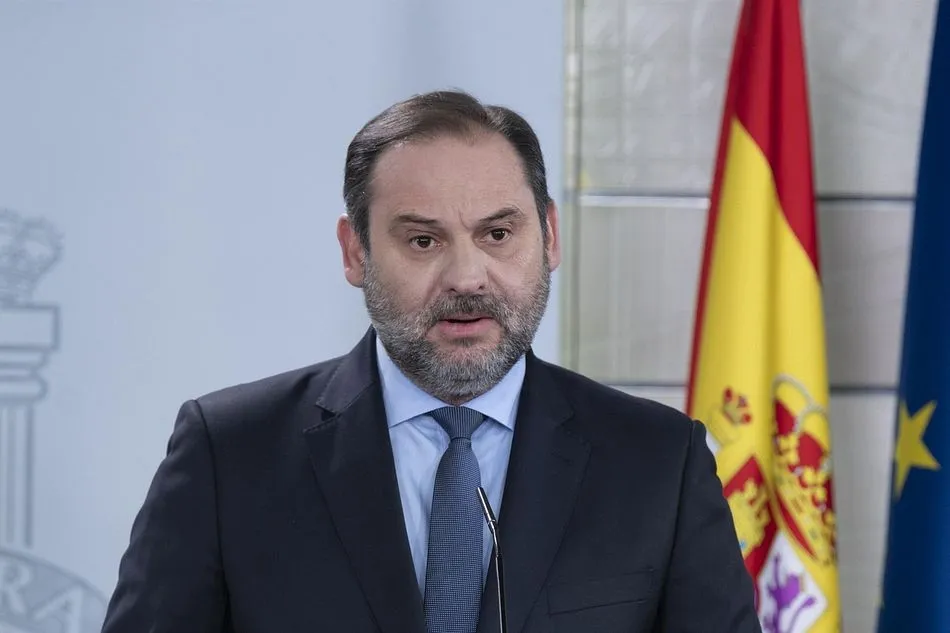 El ministro de Transportes, José Luis Ábalos, en rueda de prensa en el Palacio de la Moncloa - Moncloa