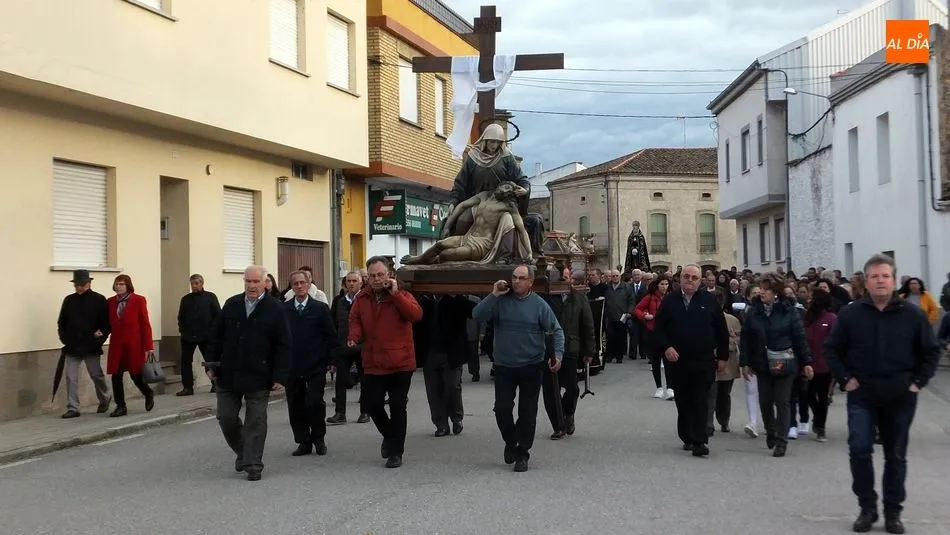 Foto 4 - El Descendimiento de la Cruz, el acto m&aacute;s emblem&aacute;tico de la Semana Santa de Lumbrales