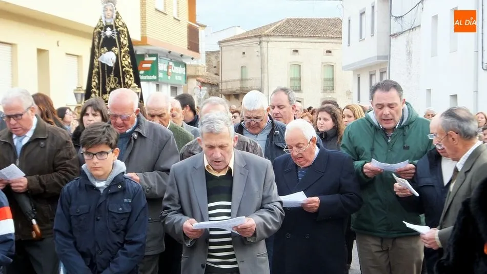Foto 2 - El Descendimiento de la Cruz, el acto m&aacute;s emblem&aacute;tico de la Semana Santa de Lumbrales