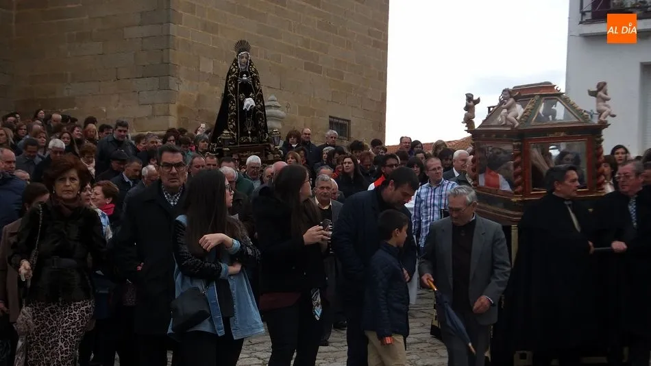 Foto 11 - El Descendimiento de la Cruz, el acto m&aacute;s emblem&aacute;tico de la Semana Santa de Lumbrales