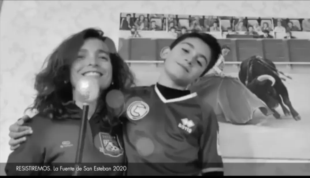 Vecinos de La Fuente de San Esteban se animan a cantar en un vídeo el ‘Resistiré’  