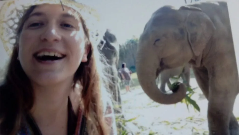 Su madre quiere que Macarena tenga una sonrisa como esta en este día tan especial, aunque esté muy lejos de su familia y de su Vitigudino