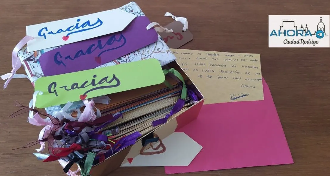 Una niña de 11 años hace llegar marcapáginas a la Policía para agradecerles su trabajo  