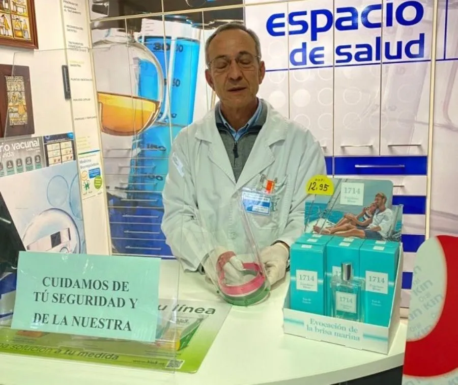 Foto 8 - &lsquo;Resistencia Salamanca&rsquo; sigue su labor altruista y supera las 3.600 pantallas protectoras...