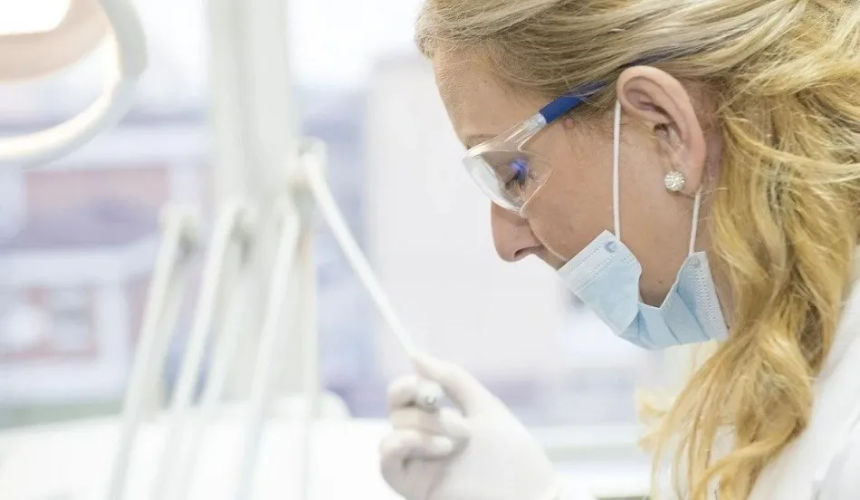 Los profesionales han exigido que se adopten urgentemente decisiones claras y concretas sobre las medidas económicas | EP