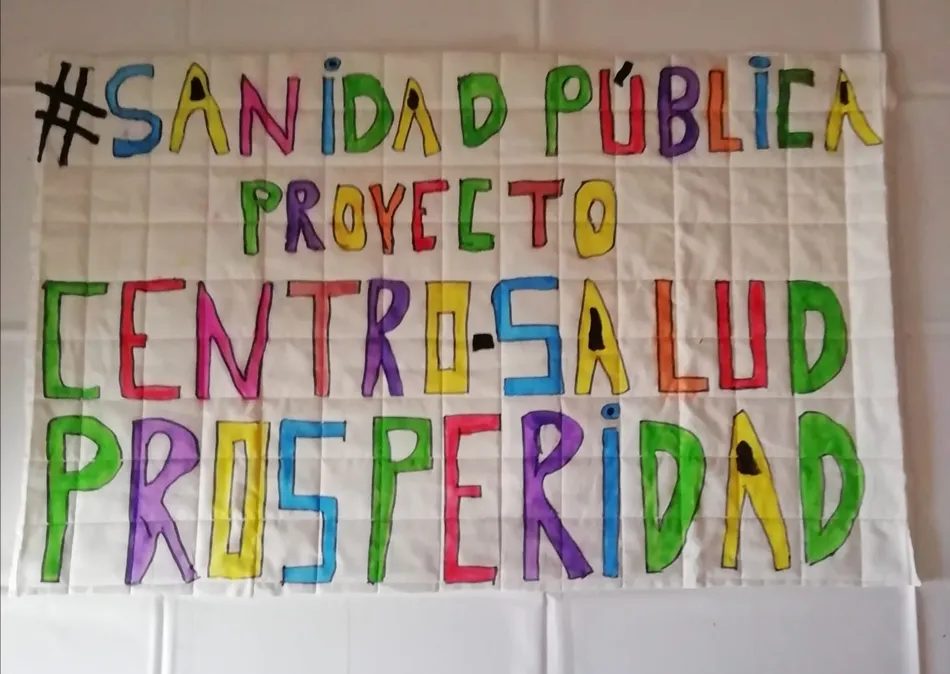 Foto 2 - Los vecinos de Prosperidad llenan las ventanas y balcones de mensajes de apoyo a la sanidad p&uacute;blica