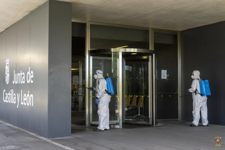 Foto 3 - El Regimiento de Ingenieros realiza labores de desinfecci&oacute;n en Salamanca
