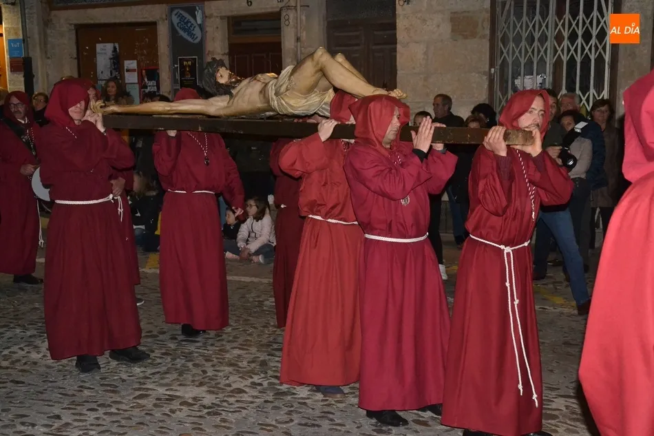 Foto 10 - Las Cinco Llagas de Cristo, la procesi&oacute;n m&aacute;s joven y diferente de la Semana Santa Mirobrigense  