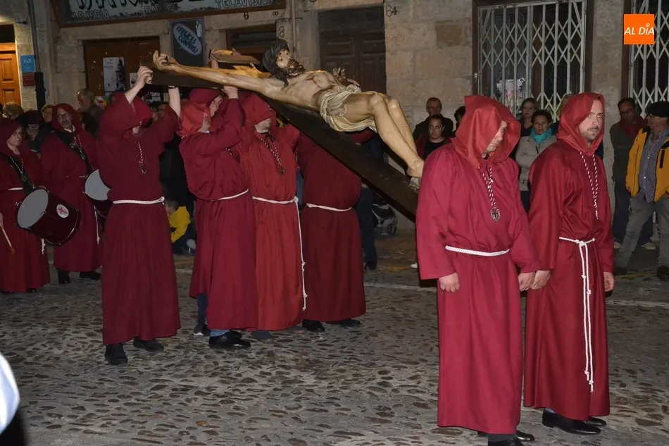 Foto 9 - Las Cinco Llagas de Cristo, la procesi&oacute;n m&aacute;s joven y diferente de la Semana Santa Mirobrigense  