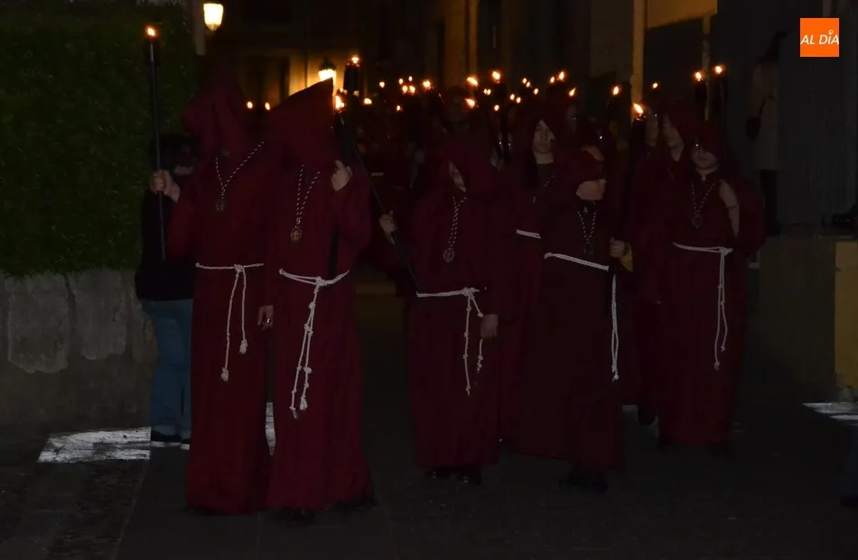 Foto 4 - Las Cinco Llagas de Cristo, la procesi&oacute;n m&aacute;s joven y diferente de la Semana Santa Mirobrigense  