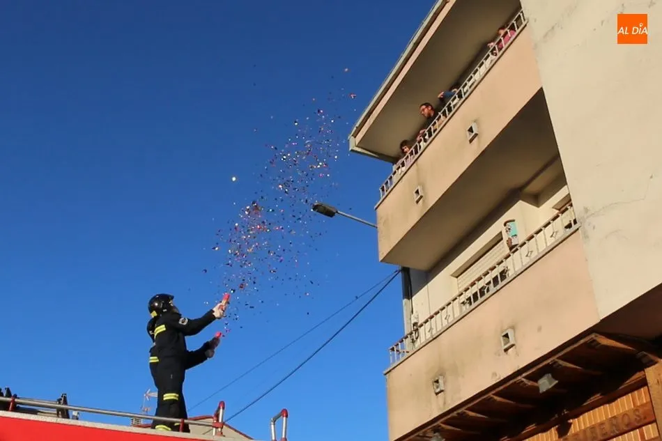Foto 6 - Los Bomberos de Vitigudino felicitan a Ana G&oacute;mez por su noveno cumplea&ntilde;os  