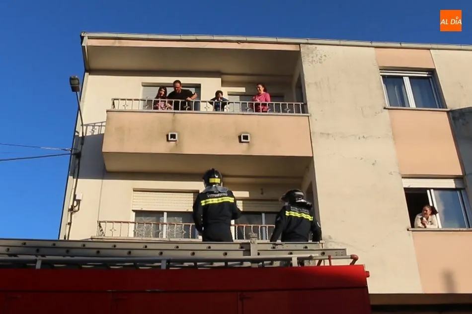 Foto 5 - Los Bomberos de Vitigudino felicitan a Ana G&oacute;mez por su noveno cumplea&ntilde;os  