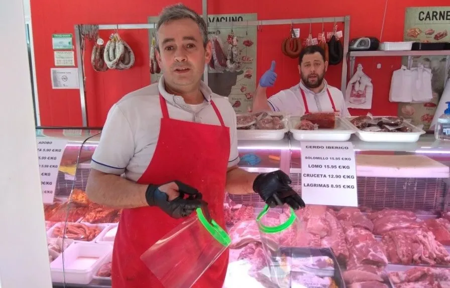 Foto 4 - Resistencia Salamanca agradece la donaci&oacute;n de materiales para fabricar las pantallas de protecci&oacute;n