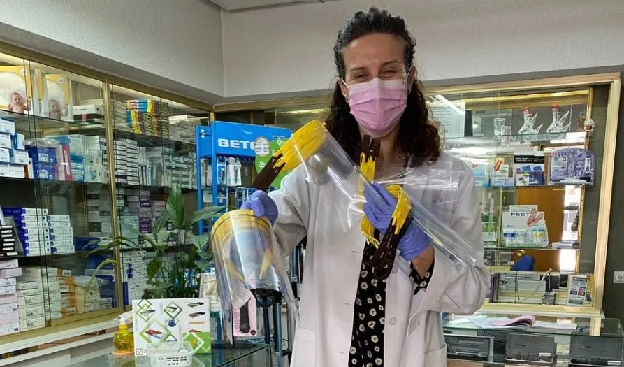 Foto 2 - Resistencia Salamanca agradece la donaci&oacute;n de materiales para fabricar las pantallas de protecci&oacute;n