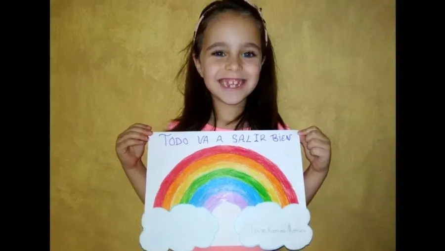 Una de las niñas que colaboró en este vídeo con su dibujo