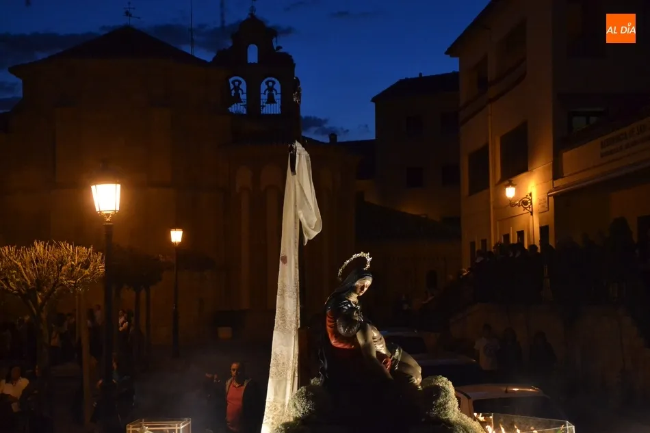 Foto 10 - Las mujeres protagonizan el Mi&eacute;rcoles Santo acompa&ntilde;ando un hist&oacute;rico paso de la Semana Santa  