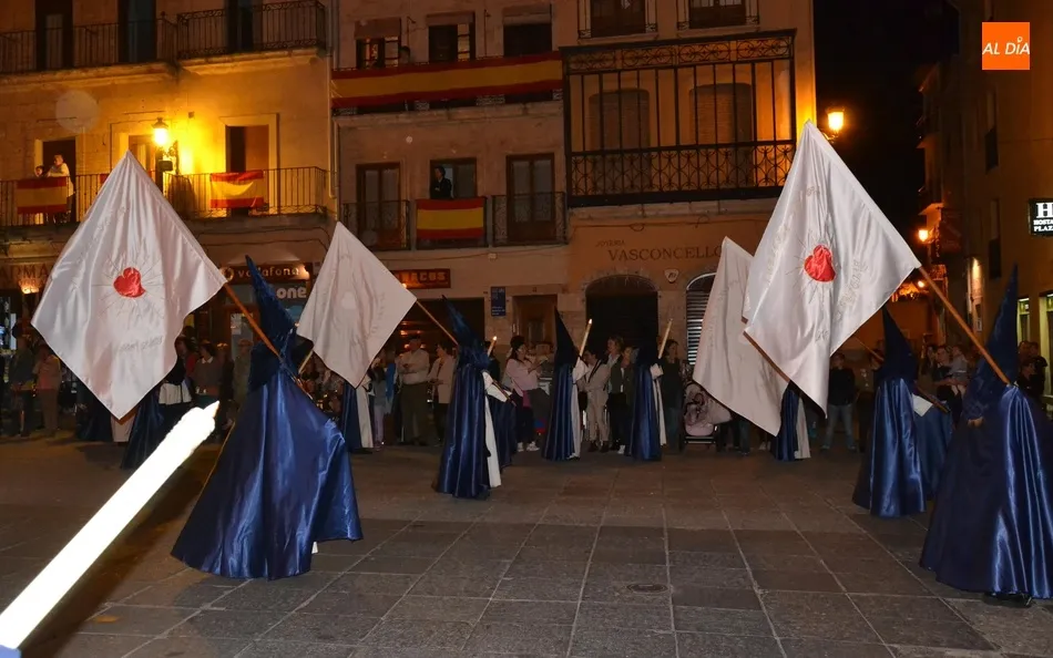 Foto 8 - Las mujeres protagonizan el Mi&eacute;rcoles Santo acompa&ntilde;ando un hist&oacute;rico paso de la Semana Santa  