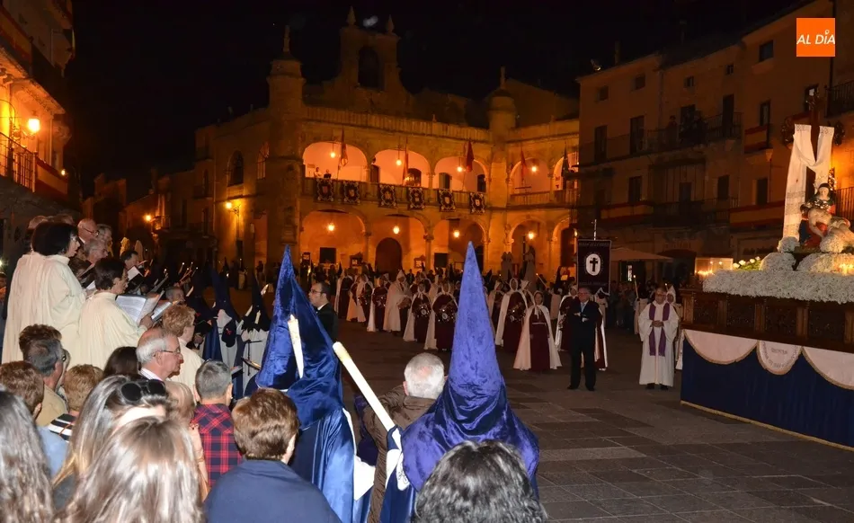 Foto 7 - Las mujeres protagonizan el Mi&eacute;rcoles Santo acompa&ntilde;ando un hist&oacute;rico paso de la Semana Santa  