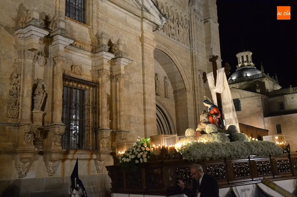 Foto 6 - Las mujeres protagonizan el Mi&eacute;rcoles Santo acompa&ntilde;ando un hist&oacute;rico paso de la Semana Santa  