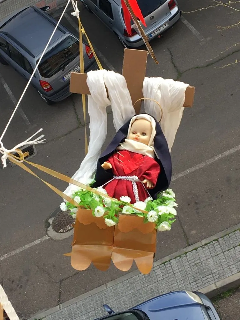 Foto 3 - La Virgen de las Angustias recorre las calles Bail&eacute;n y Hermanos Garc&iacute;a Carraffa  