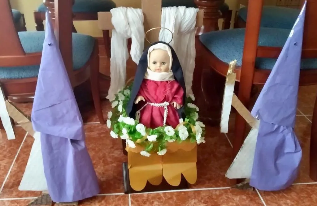 La Virgen de las Angustias recorre las calles Bailén y Hermanos García Carraffa  