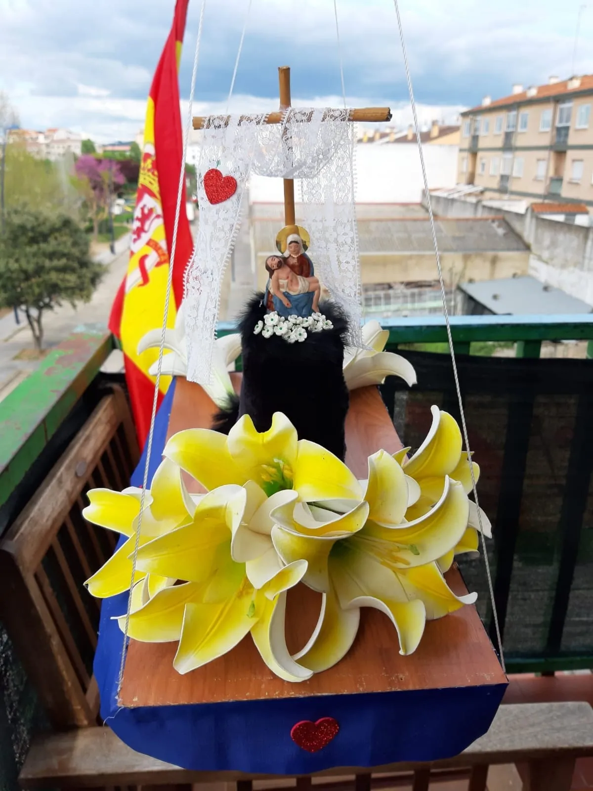 Foto 2 - La Virgen de las Angustias recorre las calles Bail&eacute;n y Hermanos Garc&iacute;a Carraffa  
